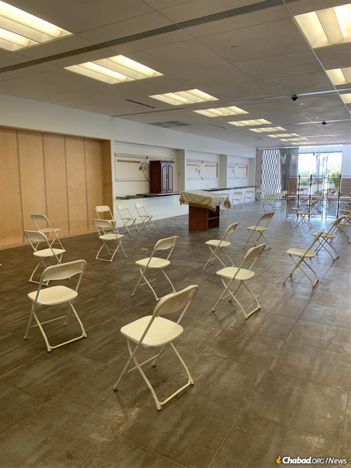 A former Apple Store in Mesa, Ariz. will be the venue for High Holiday services this year.