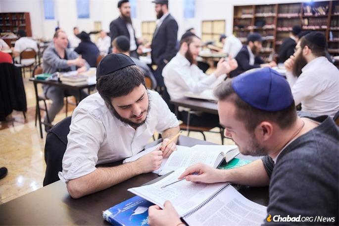 For the 600 young men and women who attended, the Dubai experience comes after a year of participating in weekly Yachad Torah-study sessions with their local Chabad-Lubavitch emissaries.