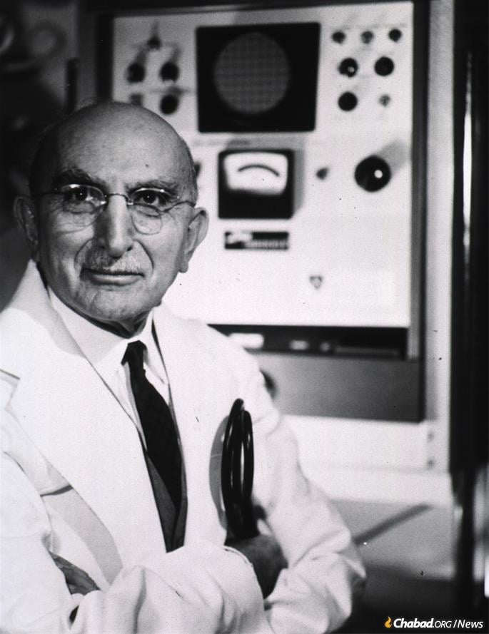 Lown's Harvard mentor, the Lomza-born Dr. Samuel A. Levine, with whom he developed the "chair method," changing the course of cardiac care. (Photo: National Library of Medicine)