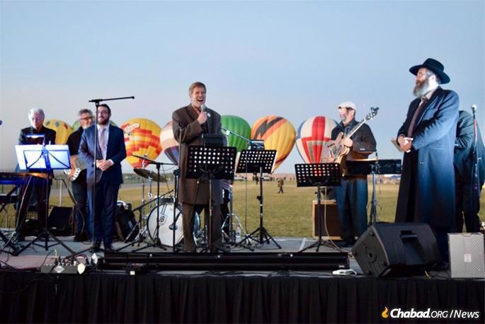 A concert will be held in Albuquerque again this year with the spectacular hot-air balloon menorah backdrop.