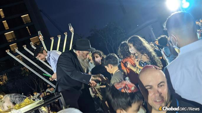 Rabbi Yosef Chaim Kantor at the lighting in Bangkok, Thailand