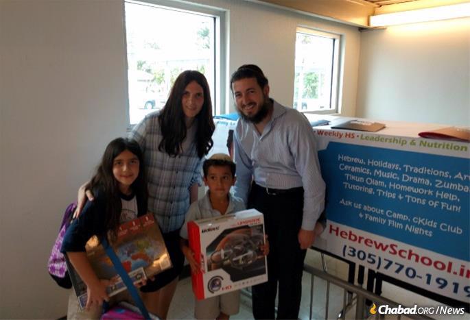 Layah and Rabbi Moishe Kievman with students