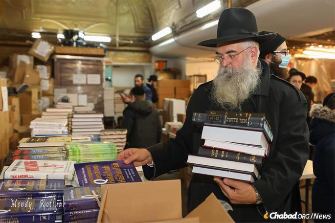 At a 5 Teves book fair celebrating a court ruling ordering return of precious books that had been taken from the central Chabad library. (Photo: Mendy Kotlyar)