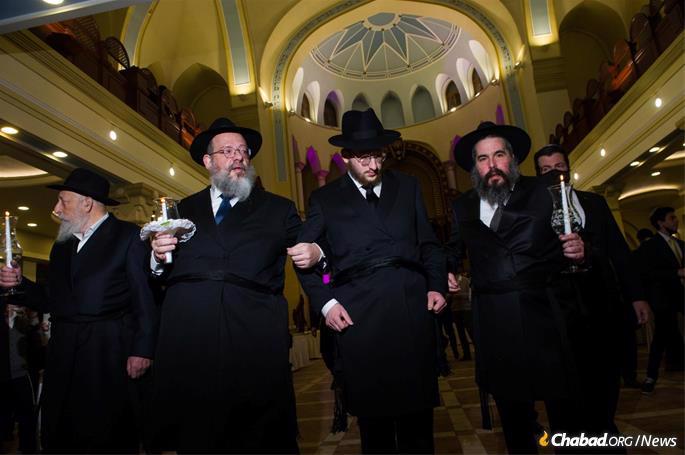 Moskovitz&#39;s parents, Rabbi Moshe and Miriam Moskovitz, were sent to Kharkov as Chabad-Lubavitch emissaries in 1990 by the Rebbe—Rabbi Menachem M. Schneerson, of righteous memory.