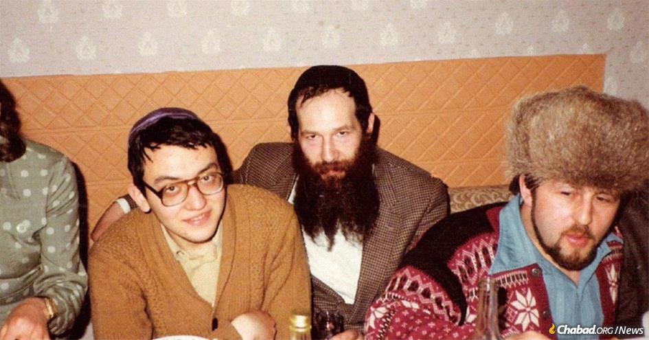 Yitzchak Kogan (center, in Leningrad in 1983) and his wife, Sofya, received permission to leave the USSR in 1986, after waiting 14 years. Five years later the Rebbe, Rabbi Menachem M. Schneerson, of righteous memory, sent them back to Russia.