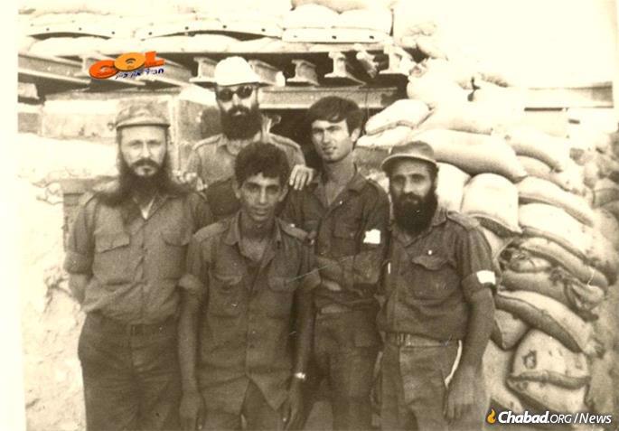 At the Rebbe’s request, Peles and friends visted IDF bases around Israel in the late 1960s during the War of Attrition that followed the Six-Day War, bringing words of comfort and inspiration to IDF troops.