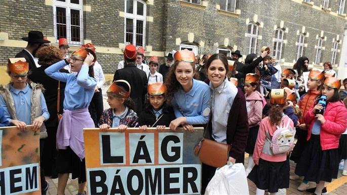 Un evento de Lag BaOmer en las calles de Budapest.