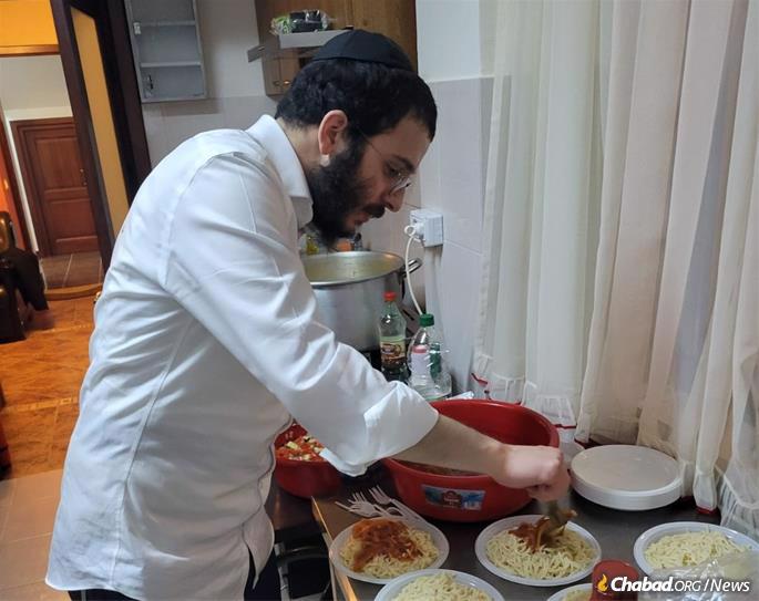 When a bus of hungry refugees from Zhytomyr arrived to Iasi at 3 a.m., Rabbi Shneur Elberg met them with a hot meal and a warm welcome.