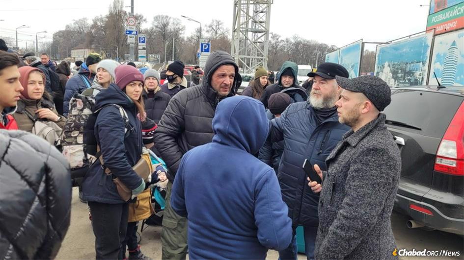 Voluteers at Chabad of Dnipro helping to evacuate a busload of those fleeing the war zone.