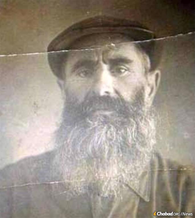 Rabbi Meir Shlomo Malkin (1888-1976), a Chabad Chassid who studied at the famed yeshivah in Lubavitch and then served as the shochet and mohel of Zaporizhzhia, remained at his post deep into the Soviet era. Photo above was taken in the 1940's.