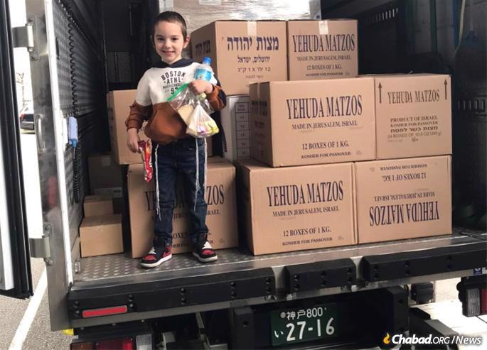 A major shipment of Passover goods arrived in Kobe, Japan, just two weeks before Passover.