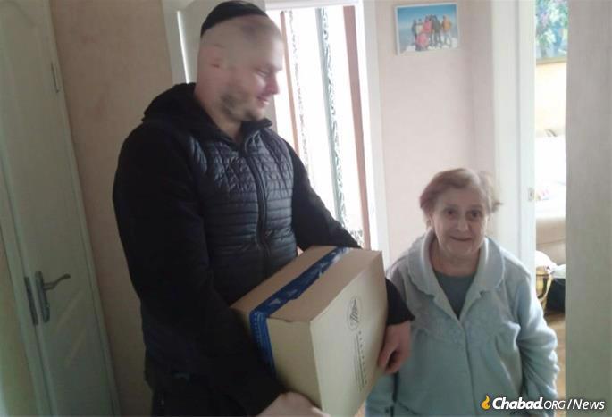 Despite shelling and artillery fire, drivers delivered the prepared food and Seder boxes to community members who would not be able to stay in the synagogue over the course of the holiday.