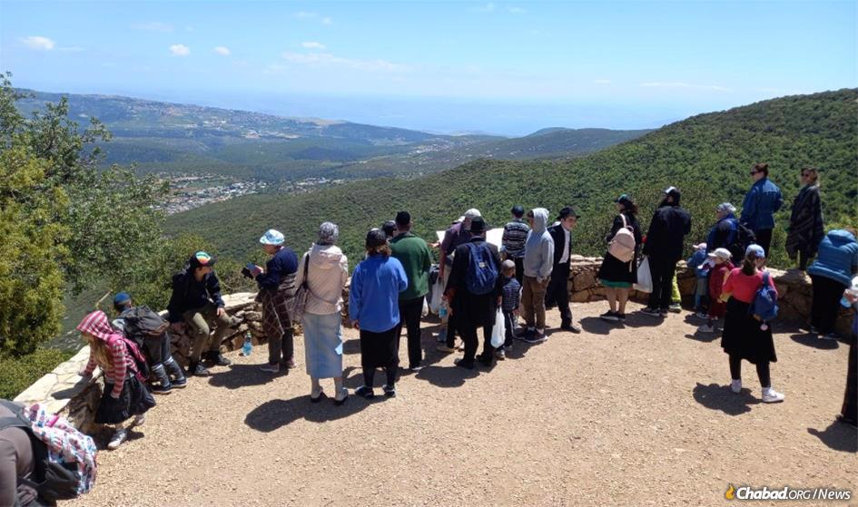 During the Chol Hamoed intermediate days, the Kiev expat group toured Israel’s north, enjoying both natural attractions and spiritual destinations.