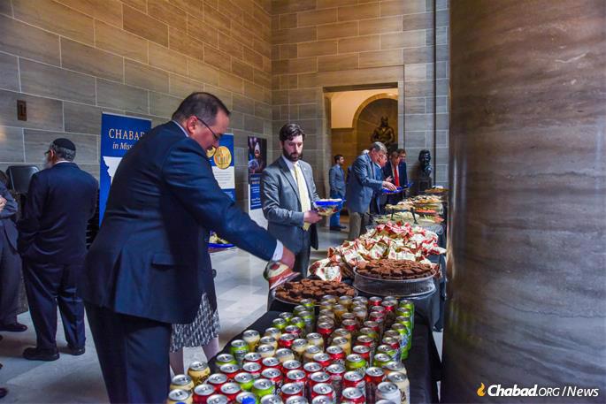 Legislators enjoy kosher deli offerings at the Missouri State Capitol