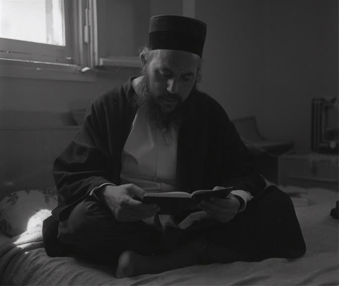 Um estudioso marroquino de Torá em 1964 em Migdal Ha-Emek, Israel (Foto: Boris Carmi/Coleção Meitar/Biblioteca Nacional de Israel/Coleção Nacional de Fotografia da Família Pritzker)