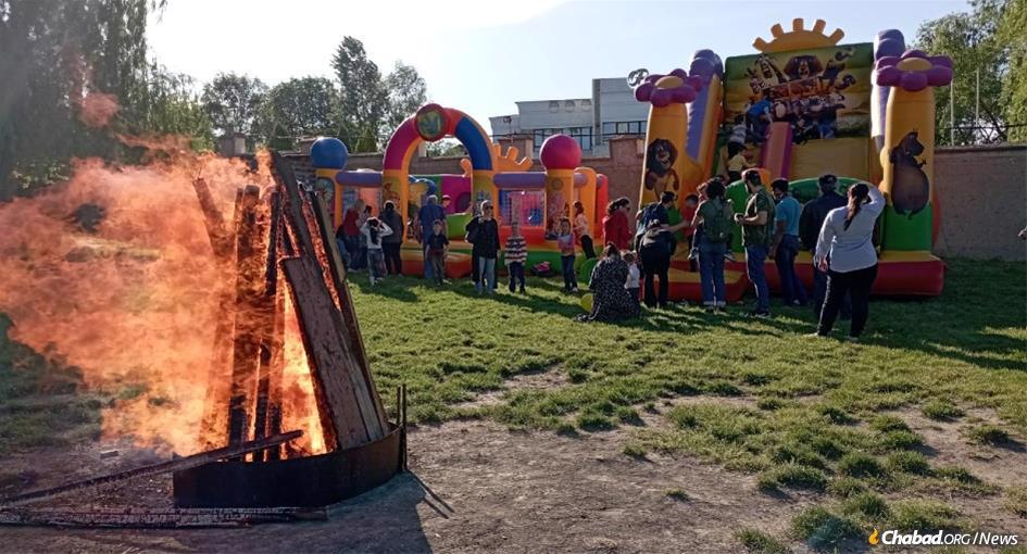In Chisinau (Kishinev), Moldova, Chabad of Moldova put on two Lag BaOmer events—one for preschool-aged children and another for the entire community, including many Ukrainian Jews for whom Moldova was a first port-of-call.