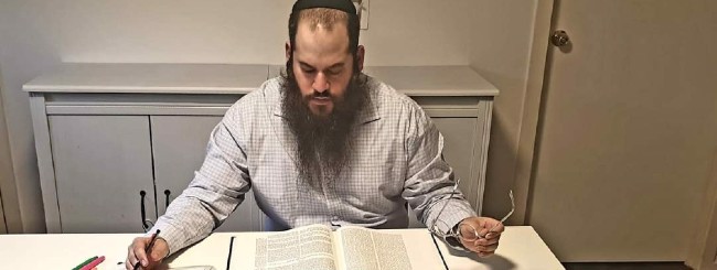 Untitled: Hundreds Gain Rabbinic Ordination While Deep Into Successful Careers