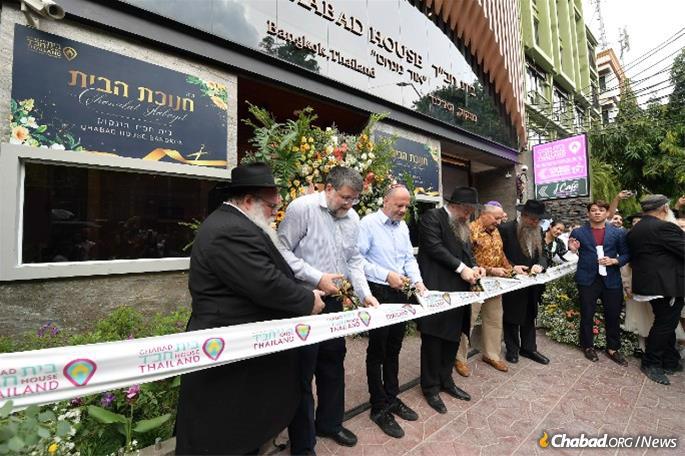 Rabbis and supporters cut the ribbon, opening the continent's newest Chabad center. (Photos: Chatchawan Luangruangtip/Ronen Peled Hadad/Aranen Creative Productions)