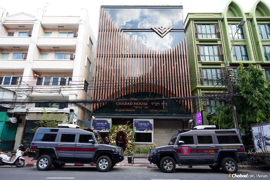 The five-story, $7 million Chabad center annually serves some 300,000 Jewish visitors to Bangkok, Thailand. (Photos: Chatchawan Luangruangtip/Ronen Peled Hadad/Aranen Creative Productions)