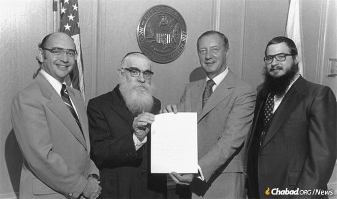 At an event honoring the Chabad-Lubavitch movement in 1977. From left: Chicago Councilman Solomon Gutstein, Rabbi Solomon Hecht, Chicago Mayor Michael Bilandic, and Rabbi Daniel Moscowitz.