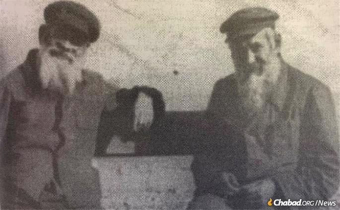 Moshe Chaim Dubrowski (right) with Berl Rikman, a Lubavitcher Chassid arrested around the same time as he was, in a labor camp.