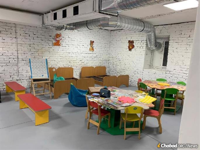 Bomb shelters are being made as pleasant as possible when serving as schoolrooms. (Credit: Chabad-Lubavitch of Ukraine/JRNU)