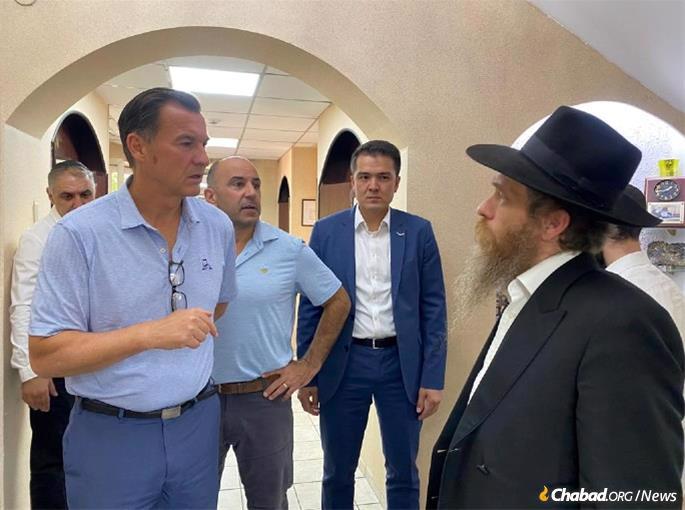 From left, Rep. Thomas Suozzi, Rep. Jimmy Panetta and Rabbi Elchanan Cohen tour a local Jewish center.