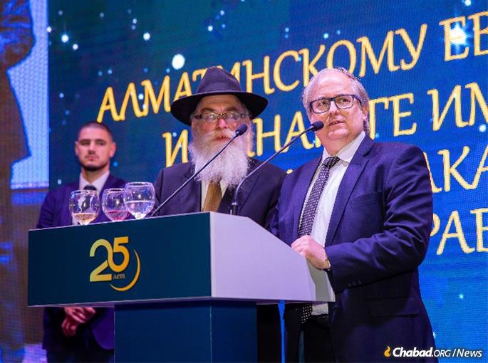 Chief rabbi of Kazakhstan Rabbi Yeshaye Cohen, left, with Israel’s ambassador to Kazakhstan, Edwin Nathan Yabo Glusman, who spoke about his Jewish reawakening through Chabad. (Credit: Mendy Kotlyar)