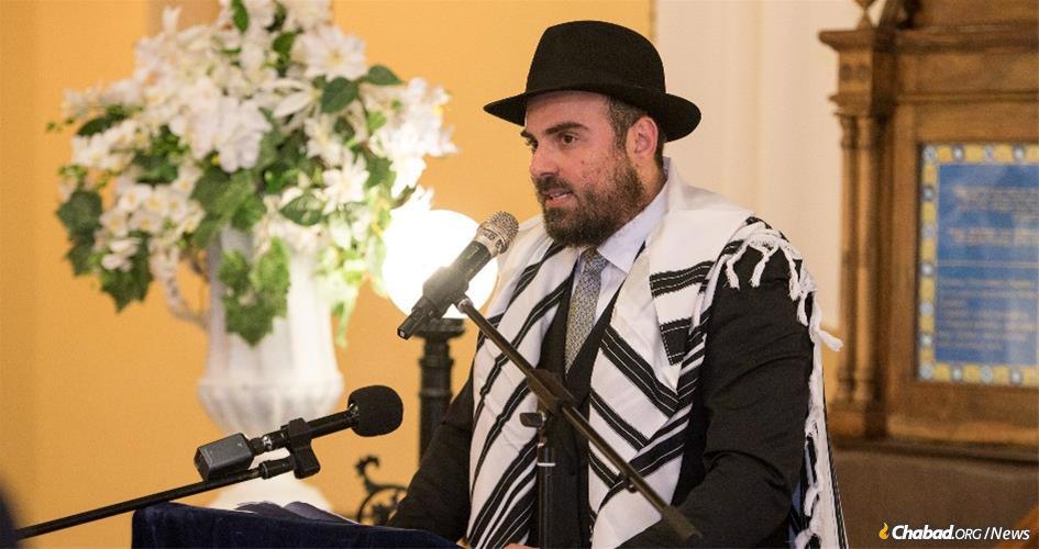 Rabbi Shmuel Faigen at his installation as Rabbi of the Debrecen, Hungary, Jewish community.