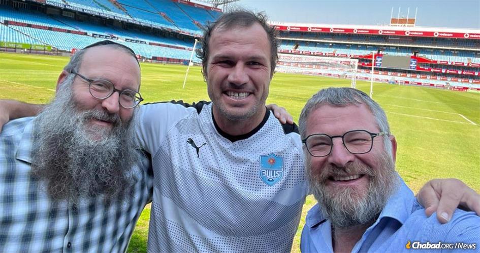 South African rugby legend Bismarck Du Plessis, center, took part in the South African shofar program with (left) Rabbi Dovber Unterslak and Rabbi Eitan Ash.