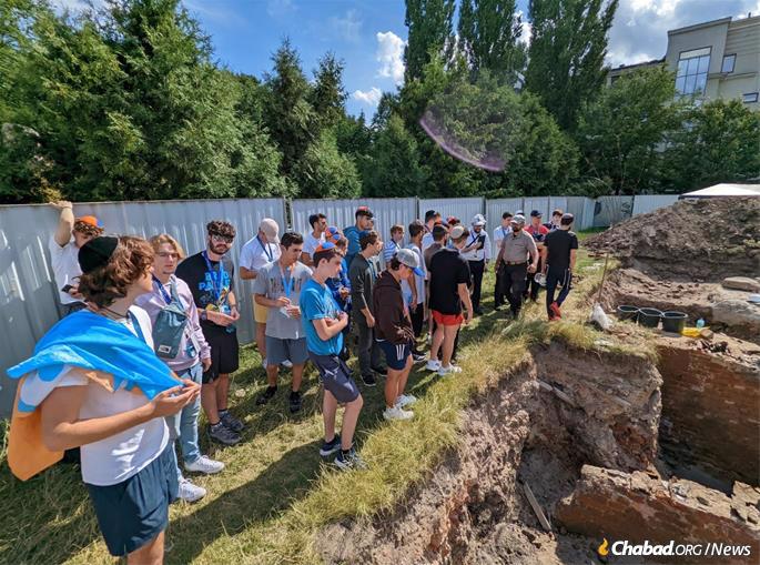 At the former home of Mordechai Anielewicz, leader of the Warsaw Ghetto uprising, they watched an archaeological dig take place.