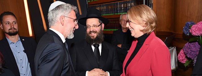 Europe: German Dignitaries Welcome Jewish New Year at Chabad-Lubavitch of Berlin