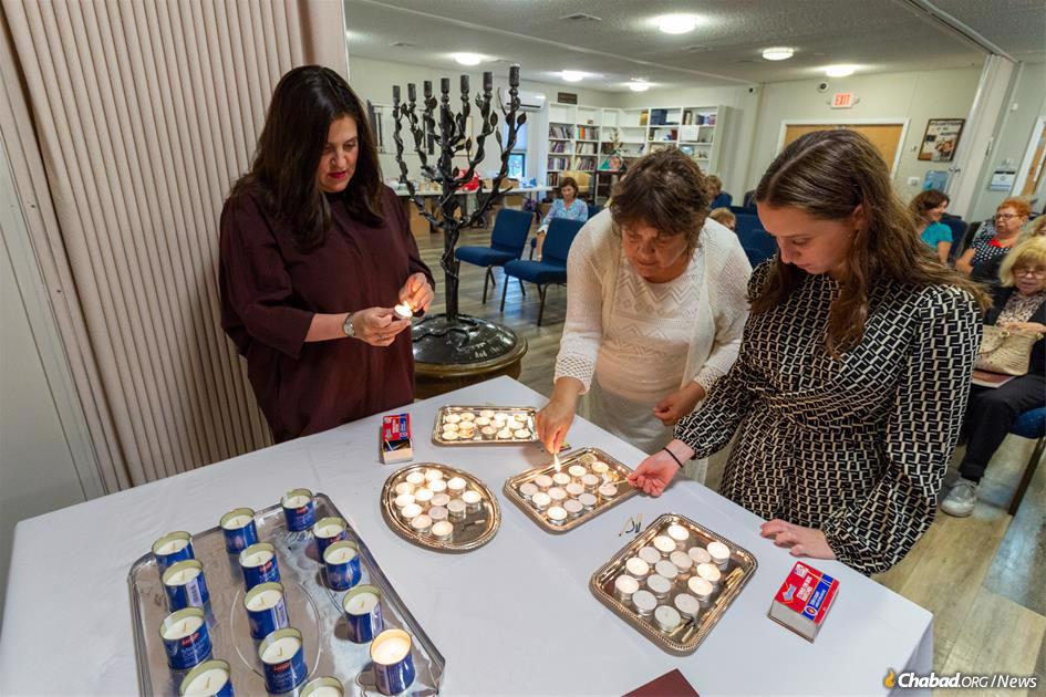 Women light candles at the start of the holiday. (Credit: Chabad.org/Tzemach Weg)
