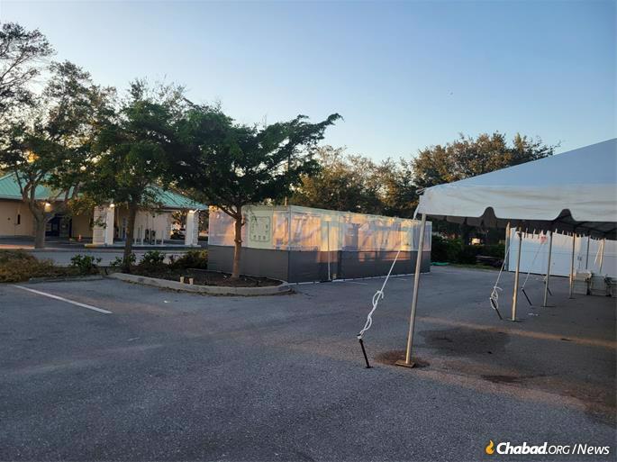 The Chabad of Venice sukkah stands between the Chabad center and the tent where the community gathered for the post-Yom Kippur meal a few days earlier.