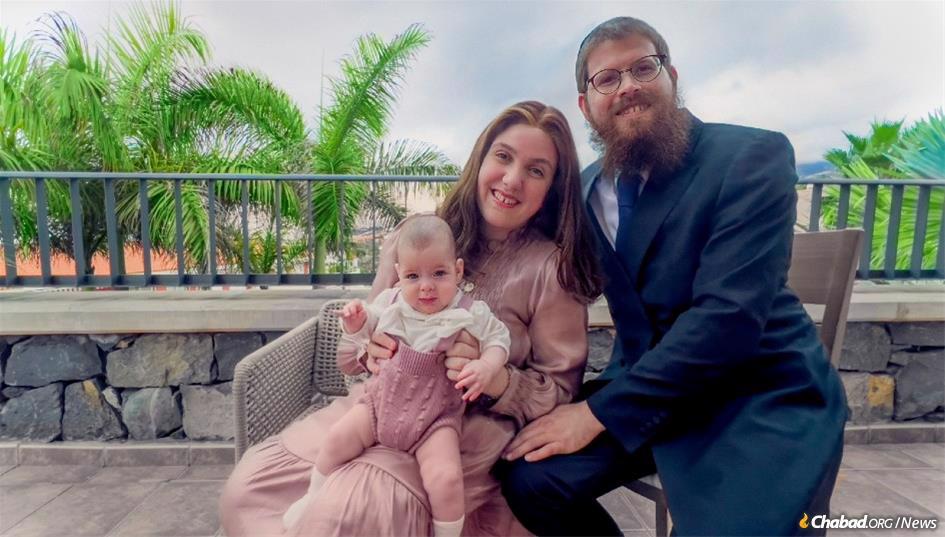 Rabbi Noam and Chava Rosen will be moving just before Chanukah to establish Chabad of Tenerife.