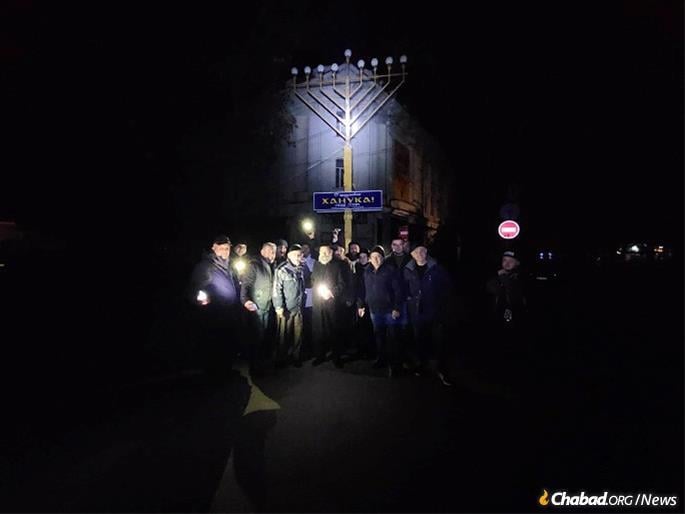 The Nikolayev public menorah lighting took place in real darkness.