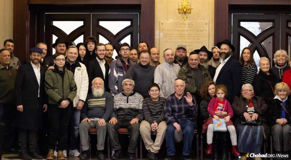 This past Shabbat, 45 members of the Jewish community of Kiev’s “Left Bank” enjoyed an uplifting and cathartic Shabbat in Haditch at the resting place of Rabbi Schneur Zalman of Liadi, the first Chabad-Lubavitch Rebbe.