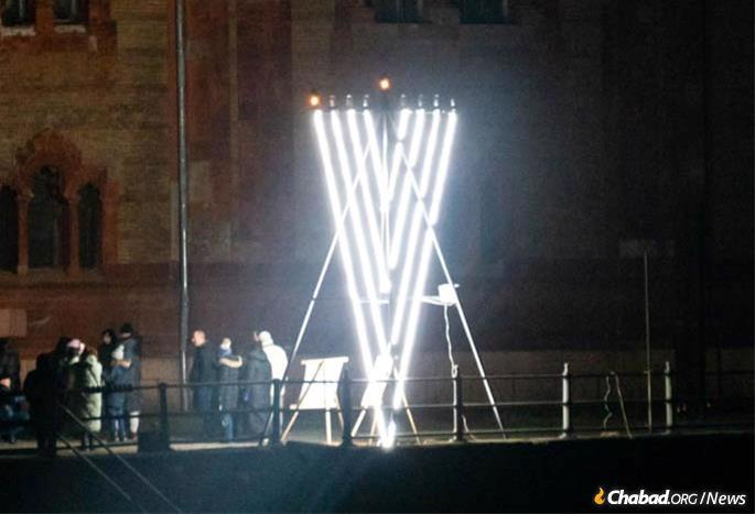 The menorah in front of the main synagogue in Uzhgorod.