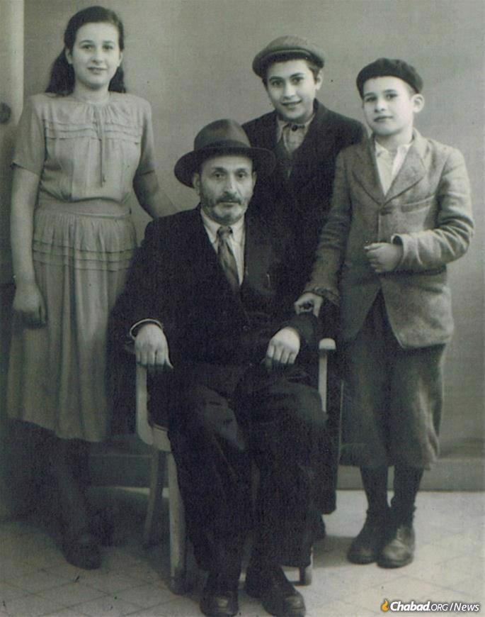 From Left: Miriam Paltiel-Gordon, Dovber Paltiel, Eliezer Paltiel, Abba Paltiel.