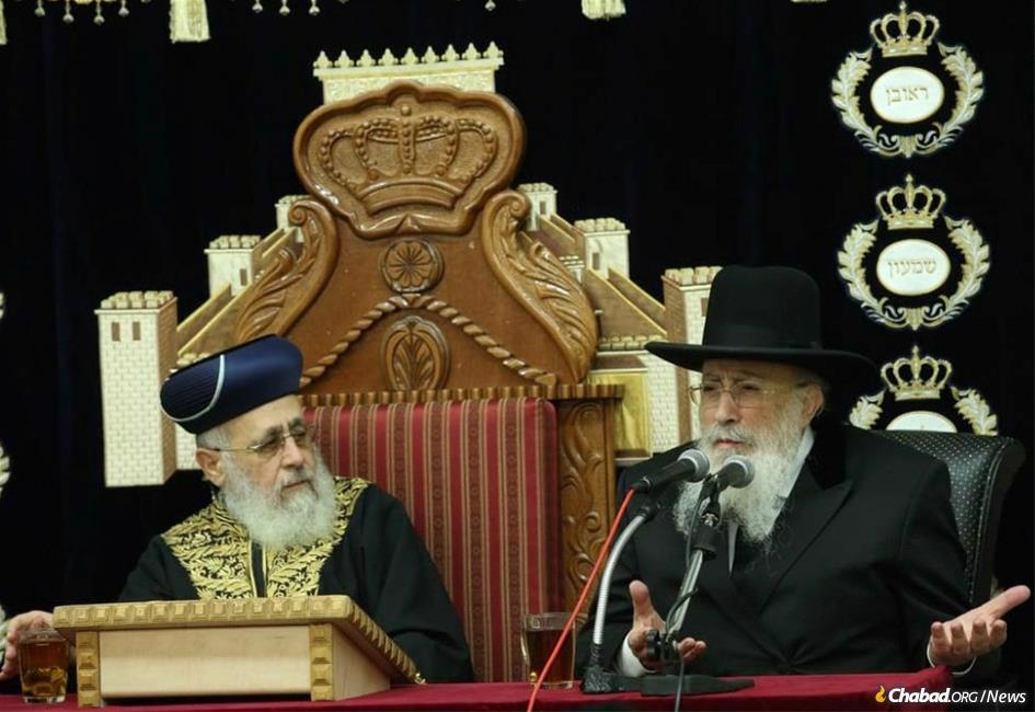Rabbi Shimon Elituv (right) was a beloved educator and rabbinic leader in Israel and Argentina. Here, he is presenting a joint class together with current Sephardic Israeli Chief Rabbi Yitzchak Yosef.