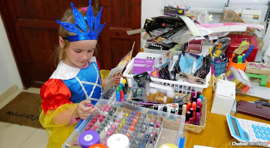 Girl on Israel&#39;s Golan Heights prepares for Purim, a day on which she’ll be distributing gifts to the poor and food packages for her friends, along with hearing the Megillah and eating a festive meal - Photo by Michael Giladi/Flash90