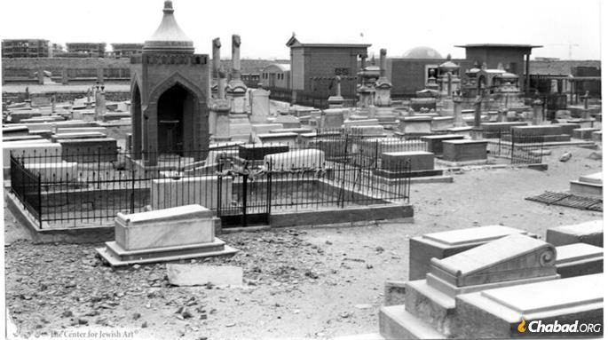 Burial place of the well known Mosseri family in Cairo. - Photo by Zeev Radovan courtesy of the National Library of Israel