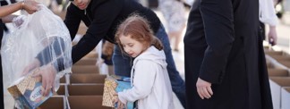 Passover Project in Heart of Tel Aviv Unites Jews of All Backgrounds