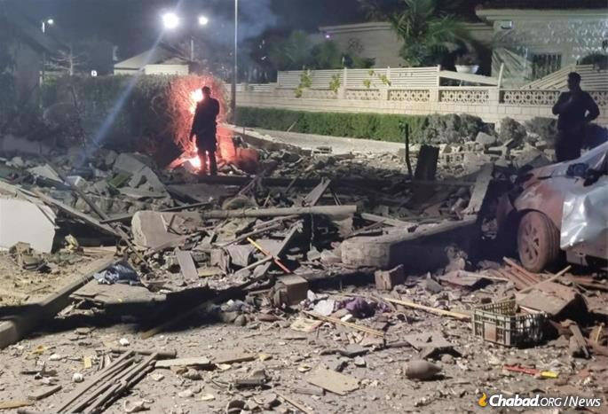 A rocket from Gaza struck a commercial building and car overnight in Ashkelon.