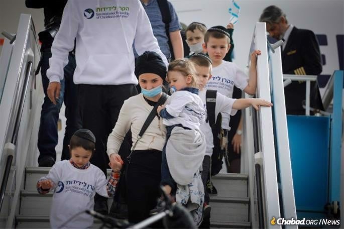 Last year, the Ashkelon community absorbed much of the Chabad community from Zhitomer, Ukraine, including many families and an orphanage. - Pool photo: Hadas Porush/Flash90