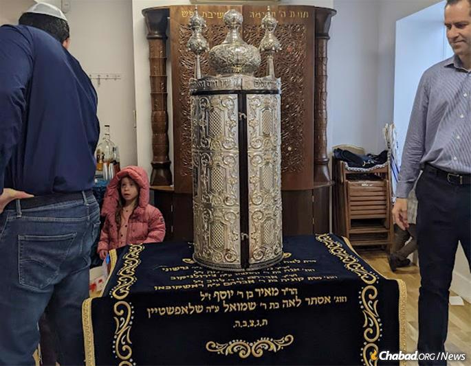 The new Torah scroll was donated to the center by community member Yoav Peretz.