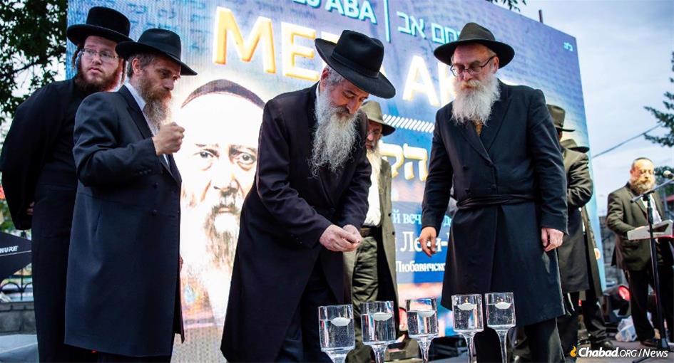 Rabbis light memorial candles for Rabbi Levi Yitzchak Schneerson on the 79th anniversary of his passing. - Photo by Kotlyar