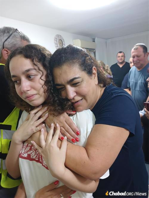 Ori Megidish is embraced by her mother after being miraculously rescued from captivity in Gaza. - Credit: Twitter/X.