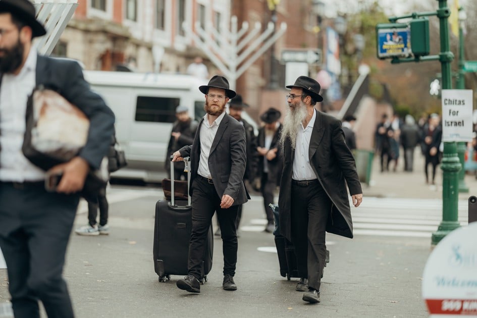 Thousands of Chabad-Lubavitch shluchim, arriving from across the world, head to register at the International Conference of Chabad Emissaries in Brooklyn, N.Y. - Photo: Chabad.org/Shmulie Grossbaum
