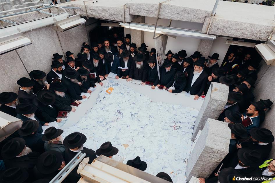 Chabad emissaries from all over the world carried with notes from their respective communities and brought them to the Ohel in Queens, N.Y., on Nov. 10, 2023. - Photo credit: Chabad.org/Shmulie Grossbaum